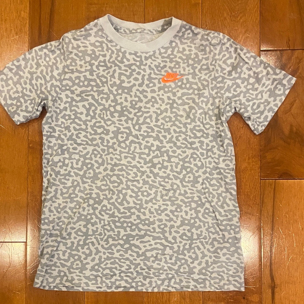 Nike Kids White and Orange Patterned Tee